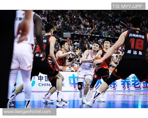 上海篮球队在邀请赛中的强劲表现与战术分析