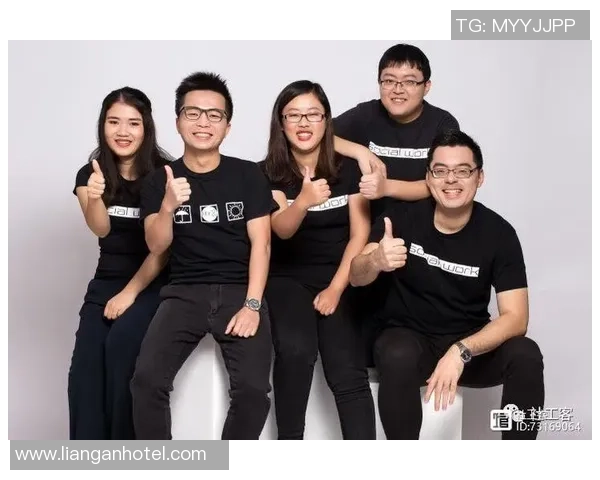 兼职足球记者的职业挑战与成长之路探索 兼职足球记者的职业挑战与成长之路探索