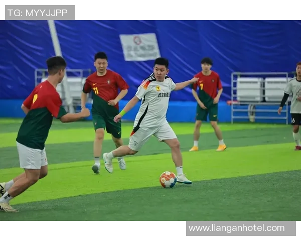 235足球：探索足球世界的魅力与激情，带你领略赛事背后的故事与精彩瞬间