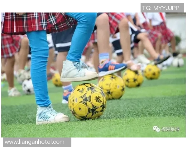 协调操足球的魅力与技巧探讨以及对青少年身心发展的积极影响 协调操足球的魅力与技巧探讨以及对青少年身心发展的积极影响